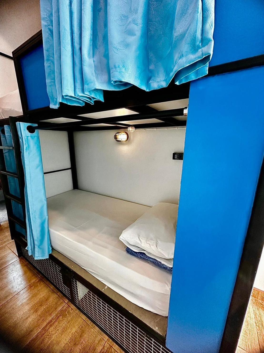 Revolution Chiang Mai - Old Town Hostel Kültér fotó