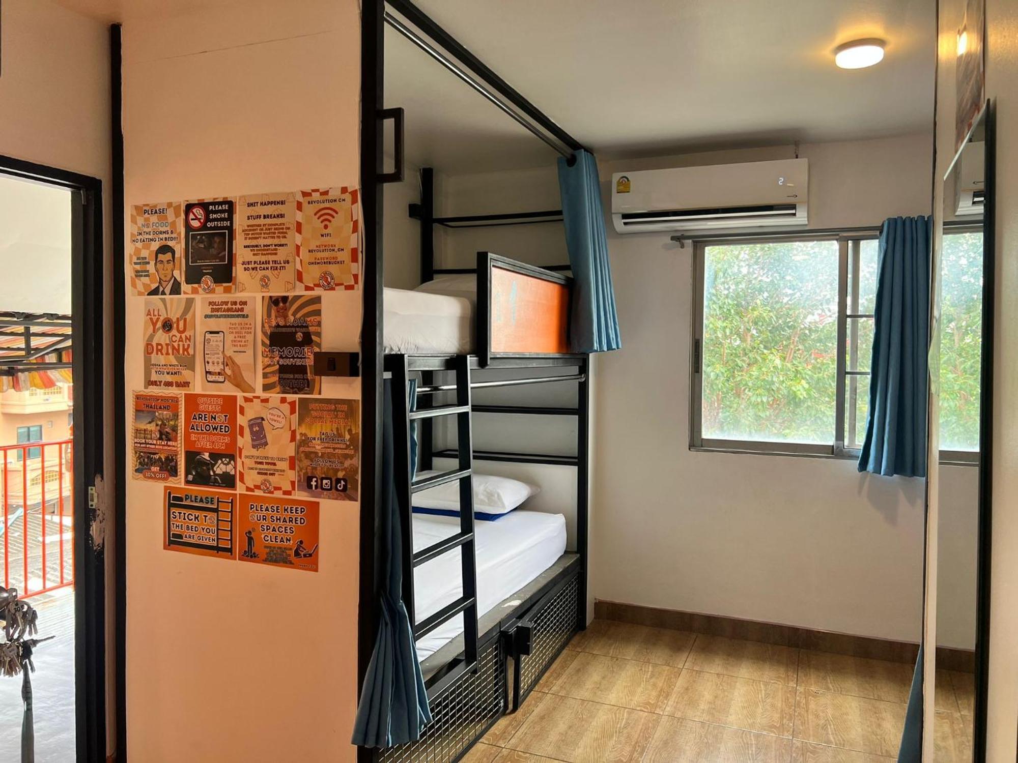 Revolution Chiang Mai - Old Town Hostel Kültér fotó